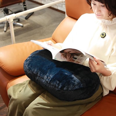 ステイホームグッズ・巣ごもりグッズ【プリンセスの抱き枕】ラビットファーでふわふわ。全2色・ネイビー・ブラウン